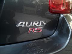 Auris RS emblem