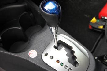 Toyota-Yaris-Hybrid-Gear-Stick.thumb.jpg.363ee2b414bfd8e28e50fbe377a448f1.jpg