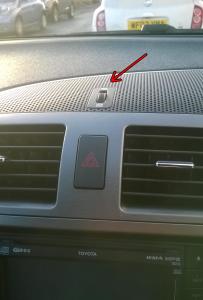 Vent switch Avensis.jpg