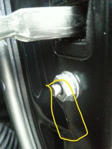 Avensis 2012 Tourer Door Crack 2 (2)_LI.jpg