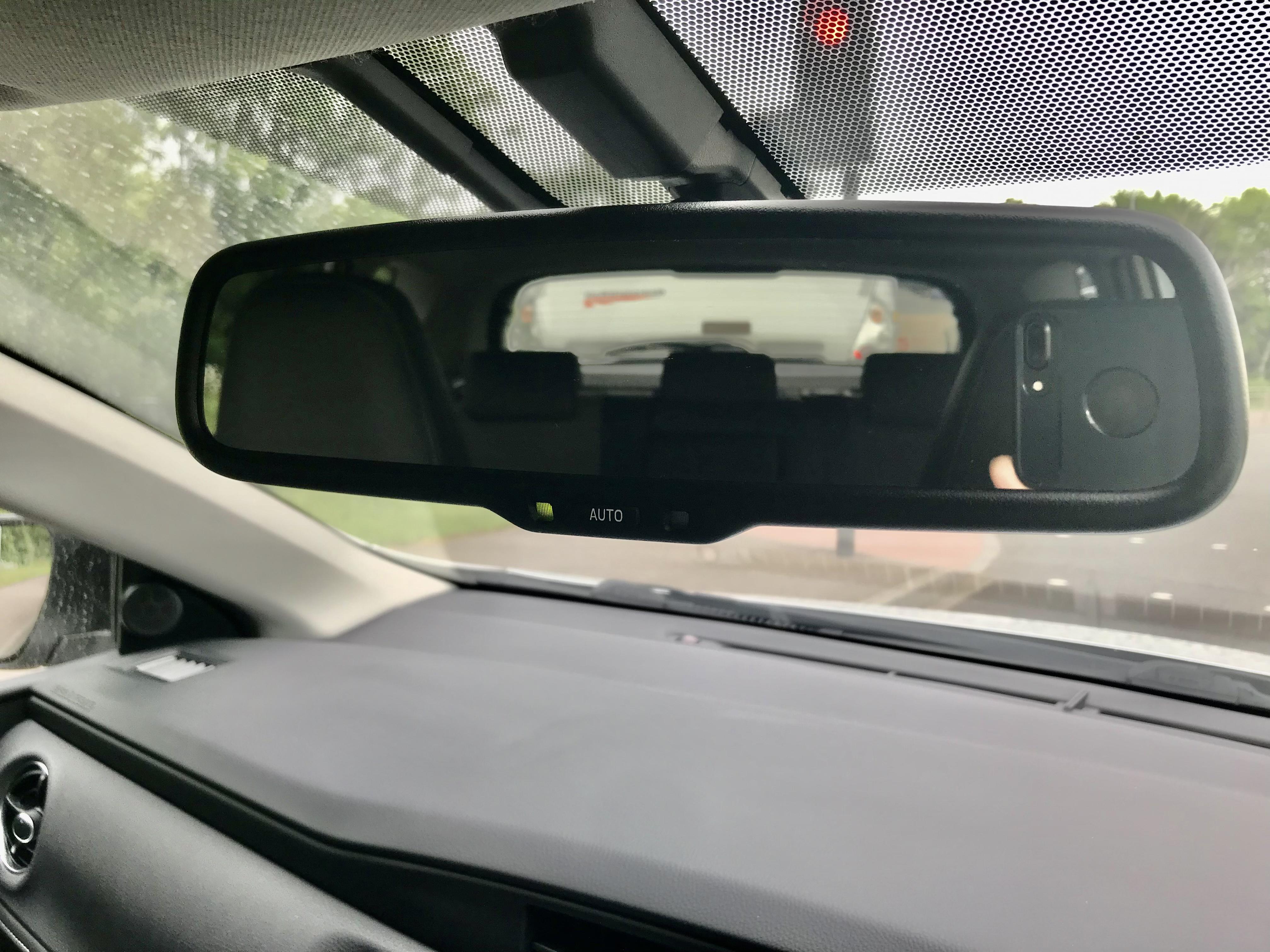 Mirror Magic: How Auto-Dimming Rearview Mirrors Work - In The Garage with