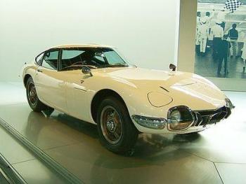 512px-TOYOTA_2000GT (1).jpg